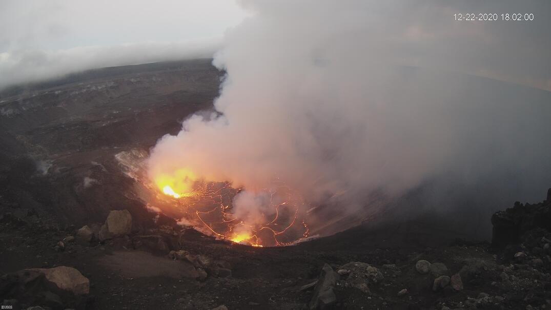 AlohaEvery1's tweet photo. Twilight On The #Solstice2020Eruption At #Halemaumau Crater #Kilauea2020 #KilaueaEruption #KilaueaVolcano #BigIsland #Hawaii On The 1st Day On Winter In The Northern Hemisphere December 21, 2020!

Sorta 'LIVE' [Refreshes Every ~20 Minutes] #KWcam: https://t.co/Ko0B0EvmfZ via #HVO https://t.co/Se3bKceoL0