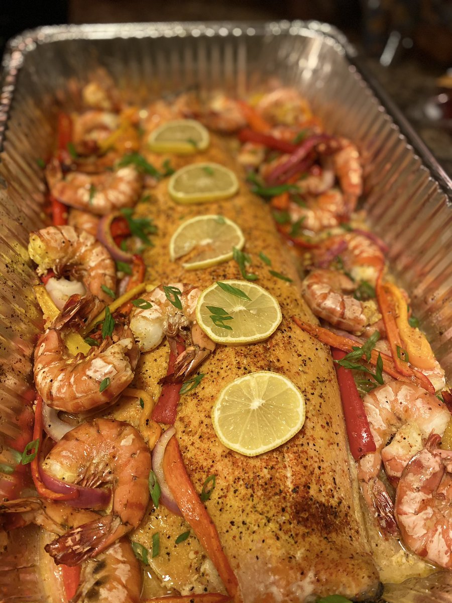 ChefDavanteB's tweet photo. And that’s a wrap! Another day another holiday catering!
#Christmas2020 #catering #privatechef #Detroit #imreallylikedat https://t.co/SQTTV7yjUO