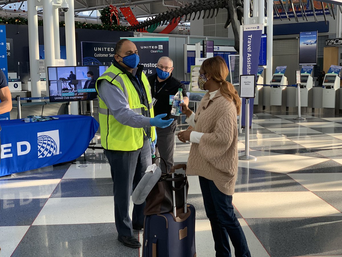 MikeHannaUAL's tweet photo. Wonderful day engaging our customers at ORD today with a rockstar crew while working our @united #CleanPlus table!!  Thanks to @OmarIdris707 and #TeamORD for a wonderful day!! @weareunited #beingunited https://t.co/grjwS8qMIT
