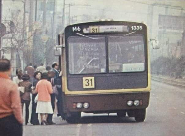 BLANCAGRATUVE's tweet photo. Escena típica del Mexico de la década de los 80 con este DINA CAPRE Metrobus del Modulo 6 de Ruta 100 en la maratonica ruta 31 La Villa-Xochimilco.
* Crédito de la imagen Carlos Ruta Cien.
#BUSOLOGIARVCARS
#RVCARS https://t.co/XT5A3VsPVe