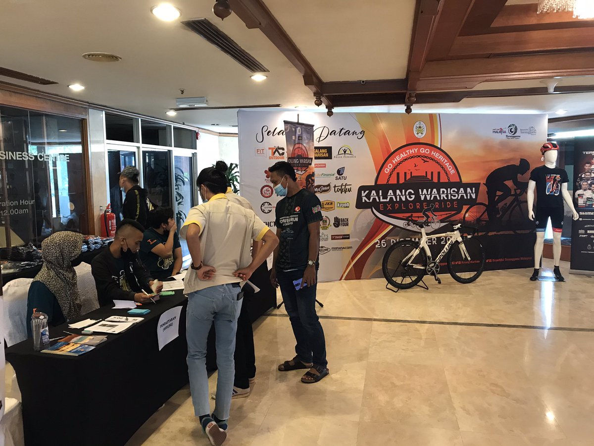 FitTerengganu's tweet photo. Selamat Datang Cyclist!
Ke Ride Kit Collection (Pengambilan Kit Kayuhan) @kalangwarisan Explore Ride 2020 di Lobi @primulabeach Hotel, Kuala Terengganu.

Jom bergambar dulu! Lepak2 kena Tea Tarik Primula! 🤝😘

Visit @TrgTourism 

#KalangWarisan
#ExploreRide
#FitTerengganu https://t.co/E1gJTmrxnF
