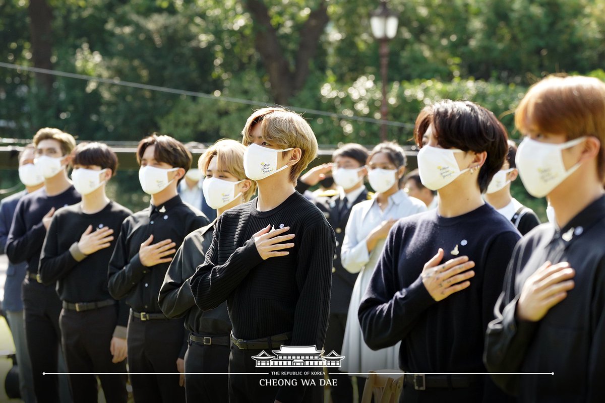 ZarinTa45747200's tweet photo. #LetBTSBulkUp
Bighit don't listen to #BIGHITCLOSETHEGYMS ...
We (ARMYs) will endure it ๐
๐
@BigHitEnt @BTS_twt https://t.co/ruBc6JVuRa
