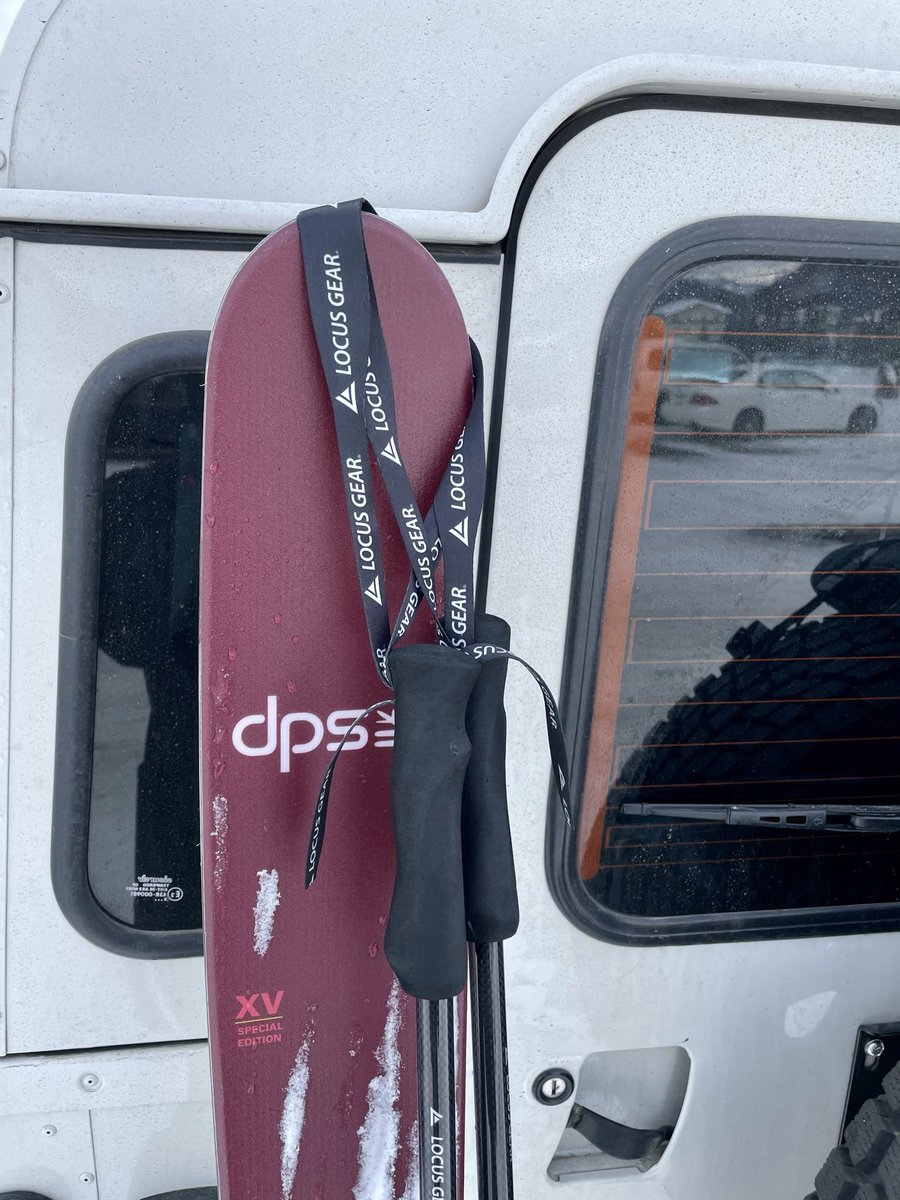 LocusGear's tweet photo. Our CP3 is not only an excellent trekking pole but also a great ski pole, when you attached optional snow baskets, for a backcountry ski, which is lightweight and durable.

#locusgear #carbonfiber #trekkingpole #co3 #skipole #backcountryski https://t.co/Vf4FUJwWRi