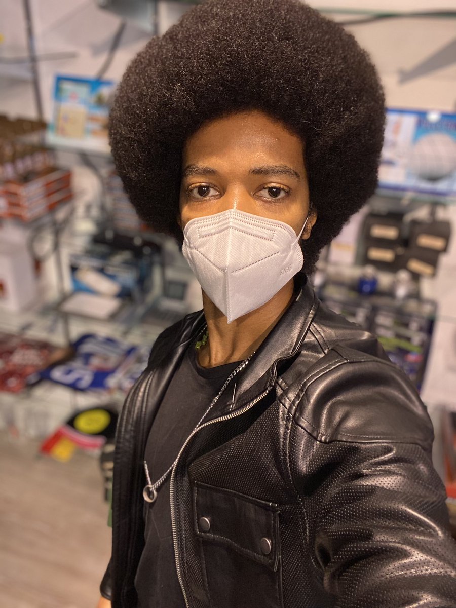 EzzyUntouchable's tweet photo. People say my hair is a symbol of...
#hope #power #resistance #universal #nostalgia #afro #symbolism #natural #naturephotography #black #white #onelove #new #oldschool #fashion #family #model #hiphop #culture https://t.co/sjV0daXaB4