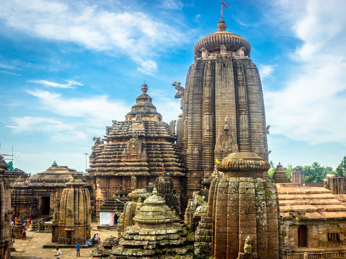 Lingaraj Temple, the largest temple of the city of Bhubaneswar built in 11th century. The temple is dedicated to Lord Shiva and is considered as Built by king Jajati Keshari of Soma Vansh, the main tower of this temple measures 180-feet in height. 1/n