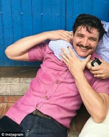 Pedro Pascal as 31 Minutos characters ; a thread 