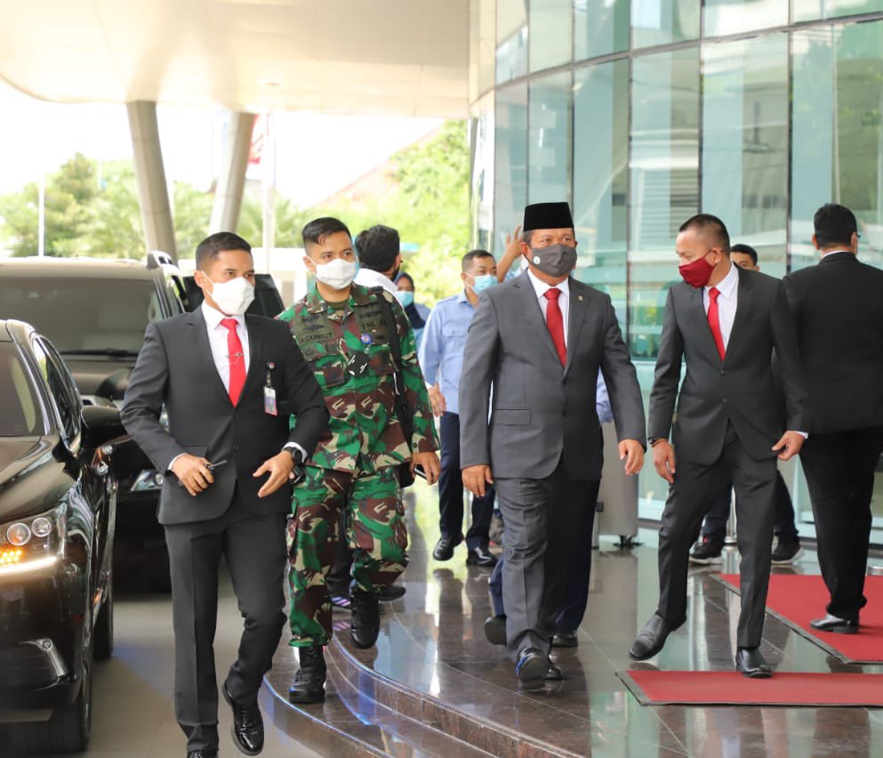 bppsdm_puslatkp's tweet photo. Keluarga besar Puslatluh KP mengucapkan Selamat &amp; Sukses Atas Dilantiknya Bapak @saktitrenggono menjadi Menteri @kkpgoid.

Semoga amanah yg diberikan dapat meningkatkan kesejahteraan pelaku usaha/utama KP.

Penyuluh perikanan siap mengawal program pembangunan kelautan &amp; perikanan https://t.co/NZK6g433FB