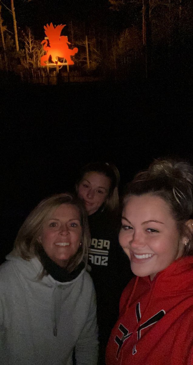 AmyJone99607136's tweet photo. Working in the off season! #PHSSoftball #WinTheDay #11 #25 #extremefastpitch #tryingtobefitover40 https://t.co/L4kckVpbZh