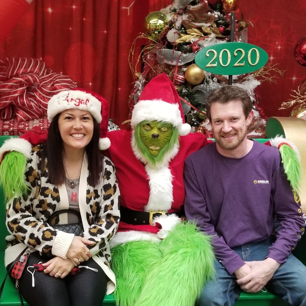 Filipinogal2pt0's tweet photo. Cory was a good sport to get a pic taken with the Grinch!!!💚 #thatslove https://t.co/hVawsECw7o