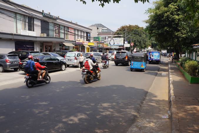 txtdrjkt's tweet photo. Calling all food traveling!!

4 tempat ini jadi jagoan Jakarta kalo soal cari jajan!!

-Tebet ALL AREA
-Kemang ALL AREA
-M BLOC
-BKT Food &amp; Shopping Race😂 https://t.co/c9NlIPQ9h6