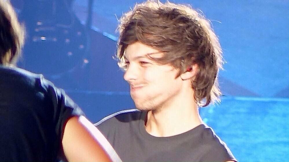 louis puffing up his cheeks~a very adorable thread