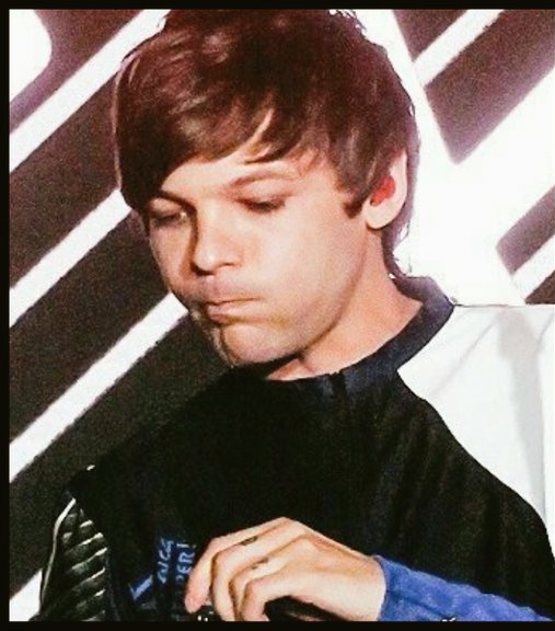 louis puffing up his cheeks~a very adorable thread