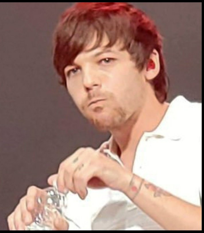 louis puffing up his cheeks~a very adorable thread