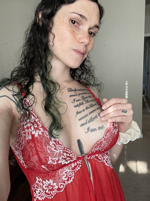 I now have a solo VIP page ❤️ come talk to me 😊 https://t.co/gsk9eLwE3m