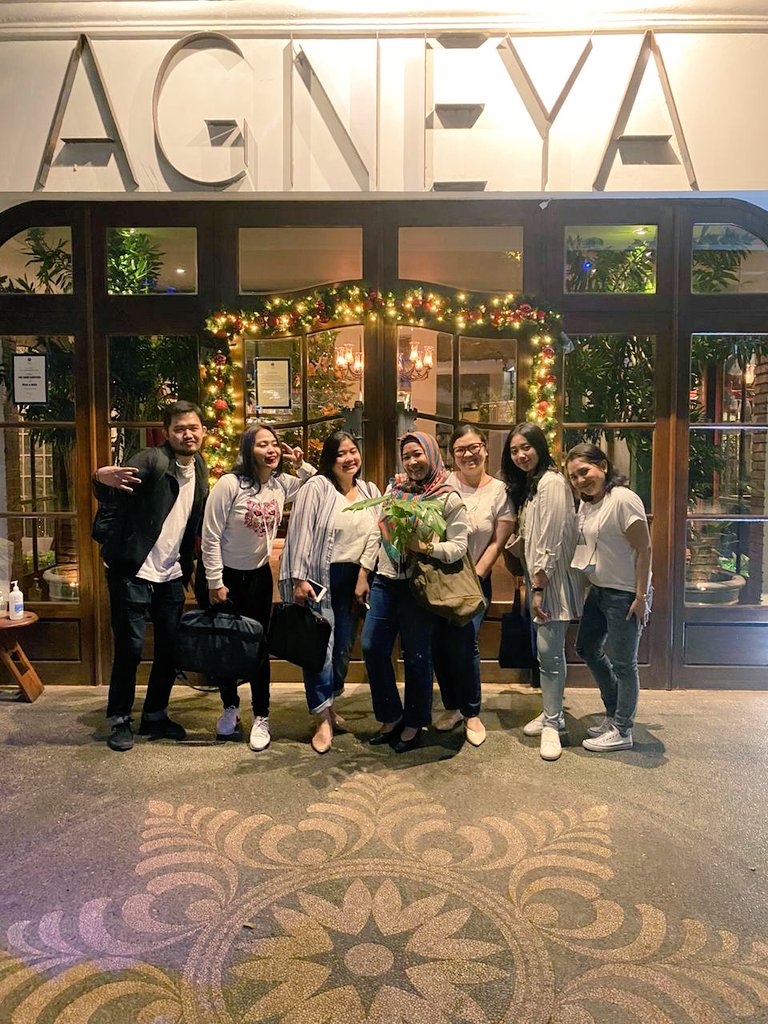 aulia_deta's tweet image. Makan-makan akhir tahun 2020 with ma teammate❣ #LindasTeam , semoga kita sehat terus yah guys dan selalu kompaaak🥰😘🙏