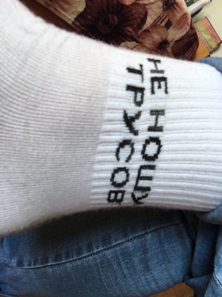 Подарите Навальному такие носки