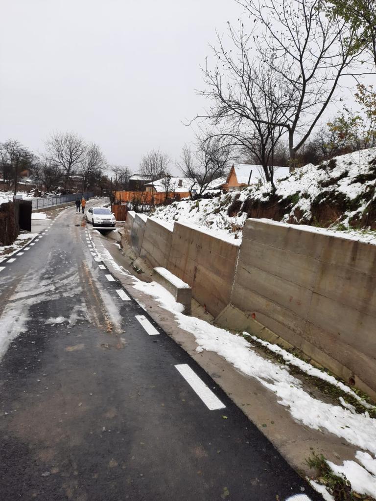 eDezvoltare's tweet image. Străzile din comuna Vârteșcoiu (județul #Vrancea) au fost modernizate prin #PNDL, coordonat de #MLPDA. Proiectul, în valoare totală de 3.152.216,27 lei, a fost recepționat ieri, de către autoritățile publice locale, ca urmare a finalizării lucrărilor.