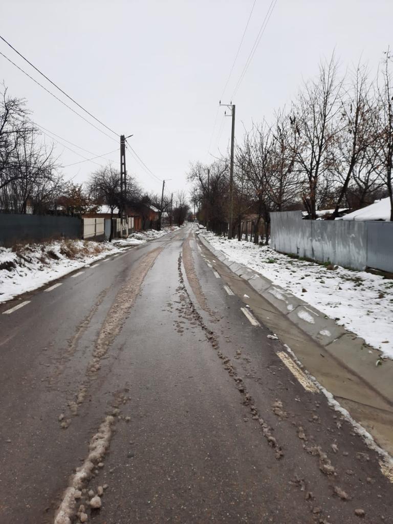 eDezvoltare's tweet image. Străzile din comuna Vârteșcoiu (județul #Vrancea) au fost modernizate prin #PNDL, coordonat de #MLPDA. Proiectul, în valoare totală de 3.152.216,27 lei, a fost recepționat ieri, de către autoritățile publice locale, ca urmare a finalizării lucrărilor.