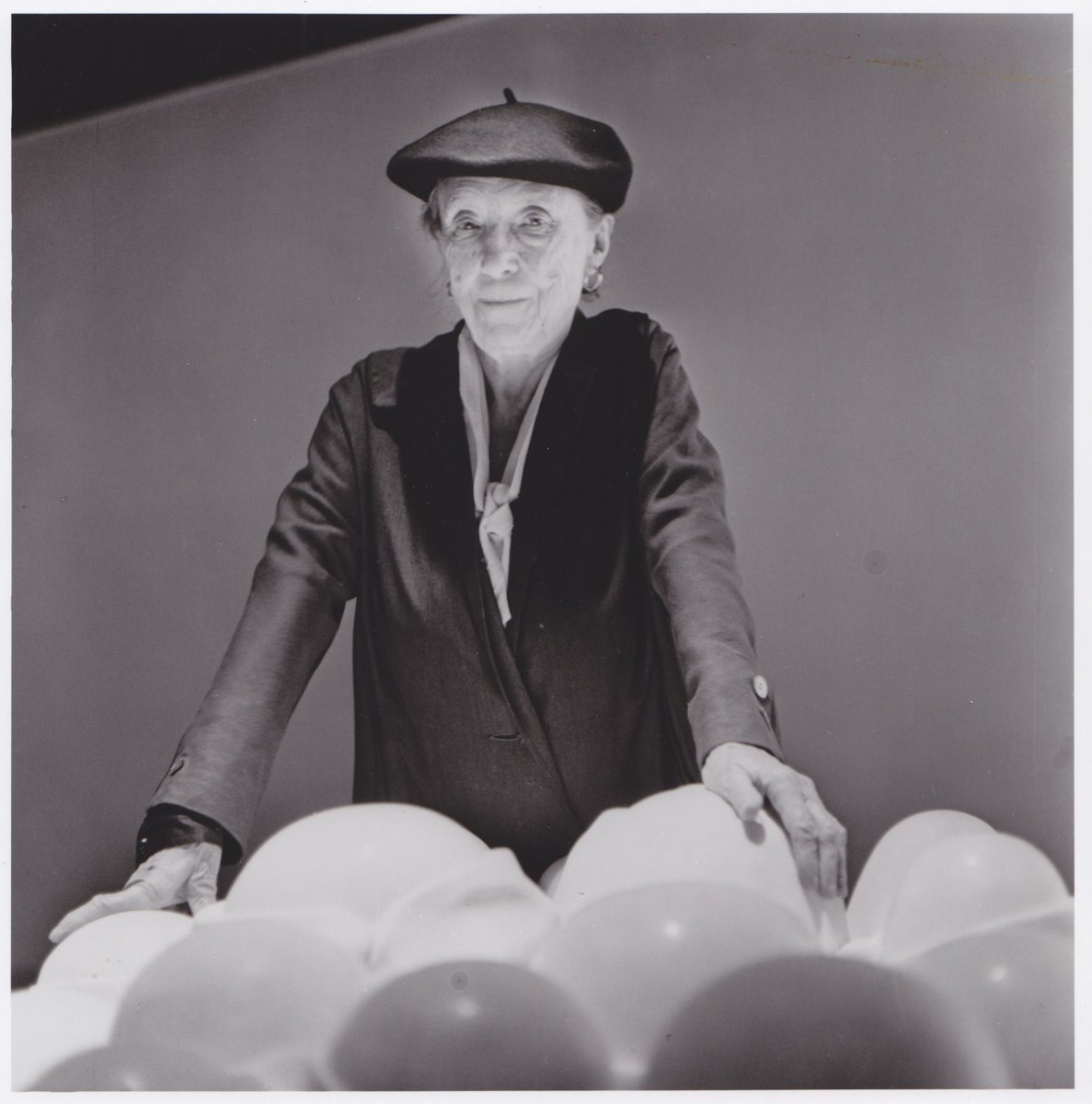 ⭐ #ArchiveAdvent Day 23 by Kitty ⭐

“It’s nearly Christmas and time to say an early #HappyBirthday to #LouiseBourgeois who was born on 25 December in 1911. Bourgeois’ work helps us all to find beauty and powerfully argues for the value of creativity" buff.ly/376oaTe