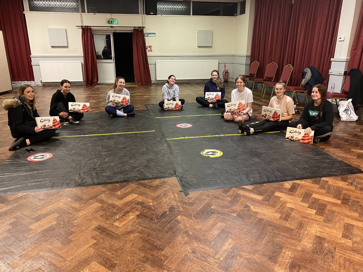 MurrayIrishDanc's tweet photo. What a year! Super proud of all of our dancers for adapting from live classes to Zoom a number of times whilst still keeping their team spirits in tack! Enjoy your Christmas and let’s hope 2021 is kinder to us all. @IrishClubStAlbn @LondonColneyPaC #teamworkmakesthedreamwork https://t.co/YtOMiIJy3m