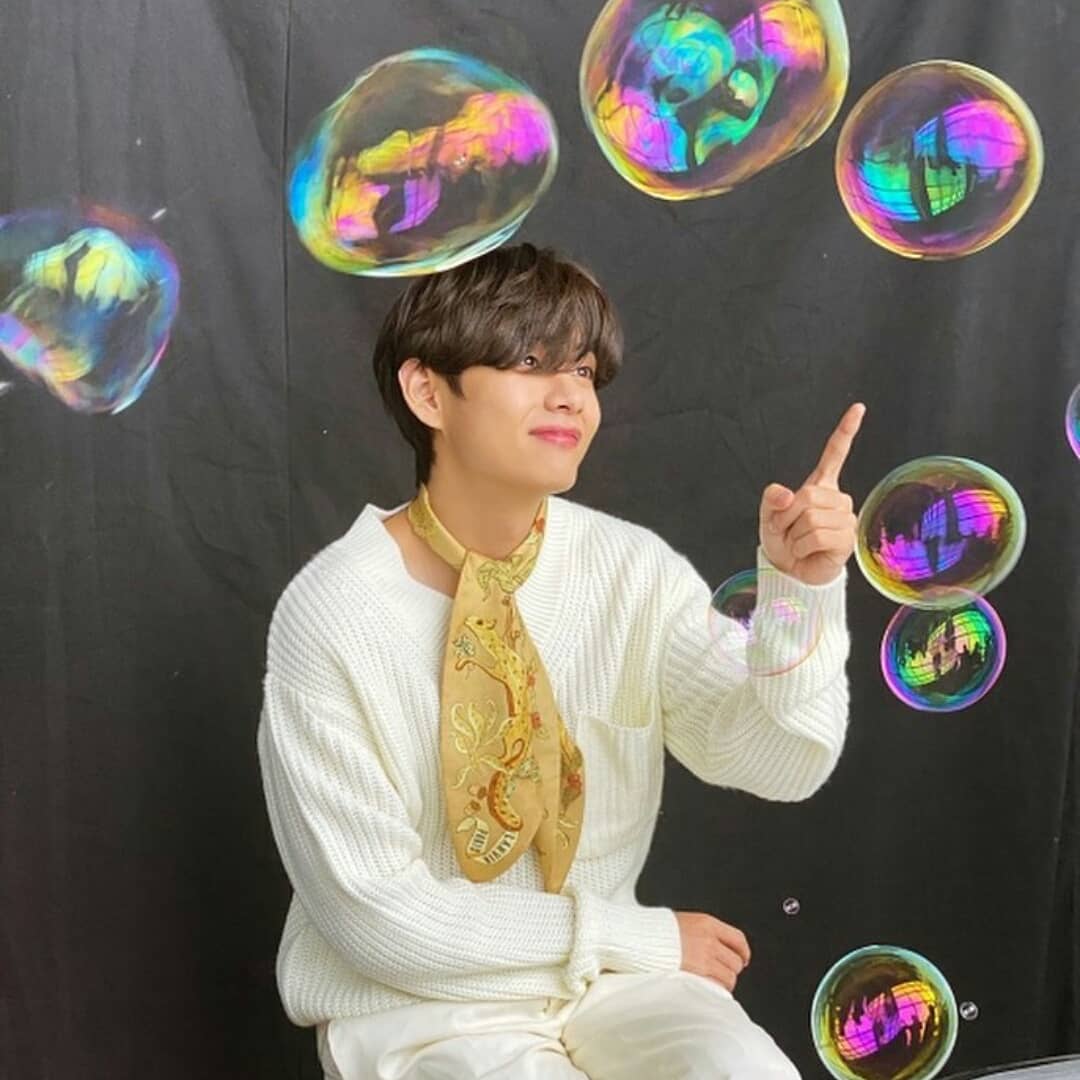 vmansi4249's tweet photo. Dicon post taehyung photo
#birthdayV
#taehyungbirthdayiscoming
#taehyungbirthday #vbirthday #taehyungday #BTS #happyvday #vbirthday #happybirthdaytehyung
#taehyungedits #vbts #vstan #taehyungstan #kimtaehyung
#BTS_BE #Taehyung
#LifeGoesOn https://t.co/a5VCfxnWkE