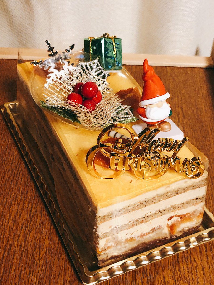 葉月 今年は執事の館にクリスマスケーキを申し付けました 同梱されていた紅茶 中国茶みたいに茶葉が大きくて これ絶対高いやつ そして美味しい ケーキとの相性抜群 と ケーキの美味しさと共に感動でした