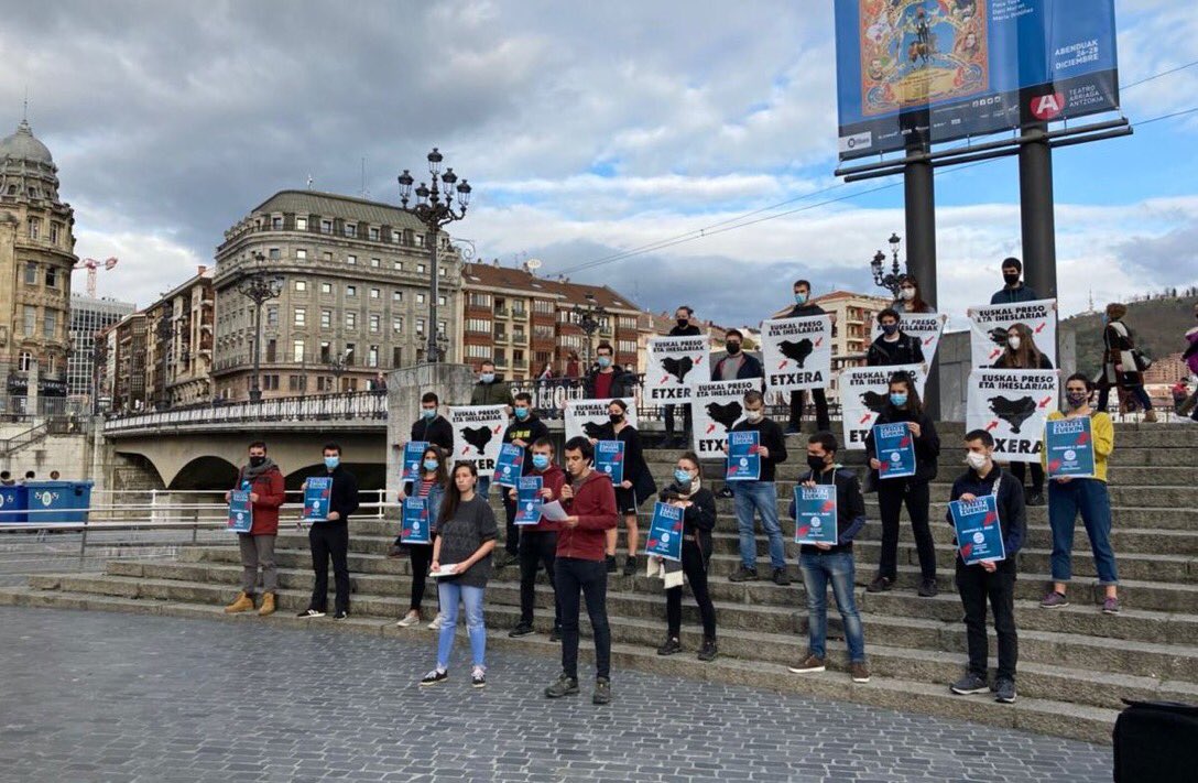 Busturialdea's tweet photo. 📍Gaur, urtarrilaren 2an Bilbon egingo dugun egitasmoa aurkeztu dugu.

👉🏽 Gurea izan behar da preso eta iheslari politikoak dituen azkenengo belaunaldia.

✊ Helburu hori lortzeko norabidean lan egiteko konpromezuan berresten gara gazteok.

🛤️ Bidea batera eginez, #GazteokZuekin! https://t.co/k38zfms168