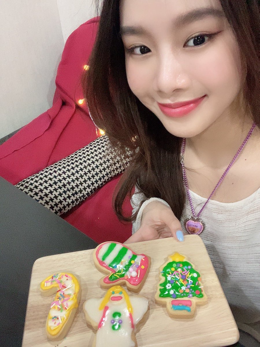 [#NT_Now] 우당탕탕 나띠의 크리스마스 쿠키 만들기🎄🍪 즐거우셨나요⁉️나띠는 아무튼 금손인 걸로해요🙌 오늘도 함께해 준 트위니 모두 고맙고 미리 메리크리스마스🎅🏻💚❤️

Thank you for your love and support for NATTY☃️

#나띠 #NATTY #NT #NTMADE