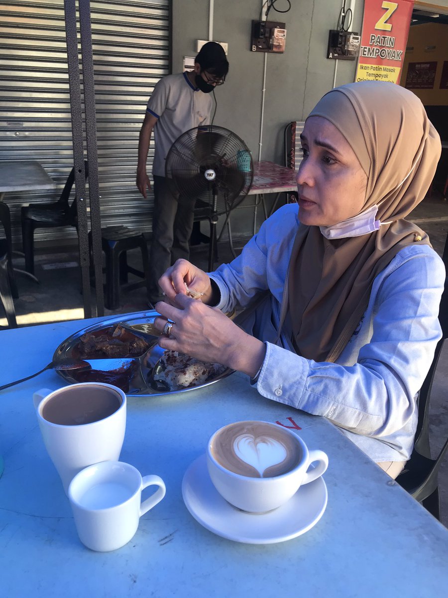 Kesedapan sehingga menjilat jari 😎☕️ kari kambeng...