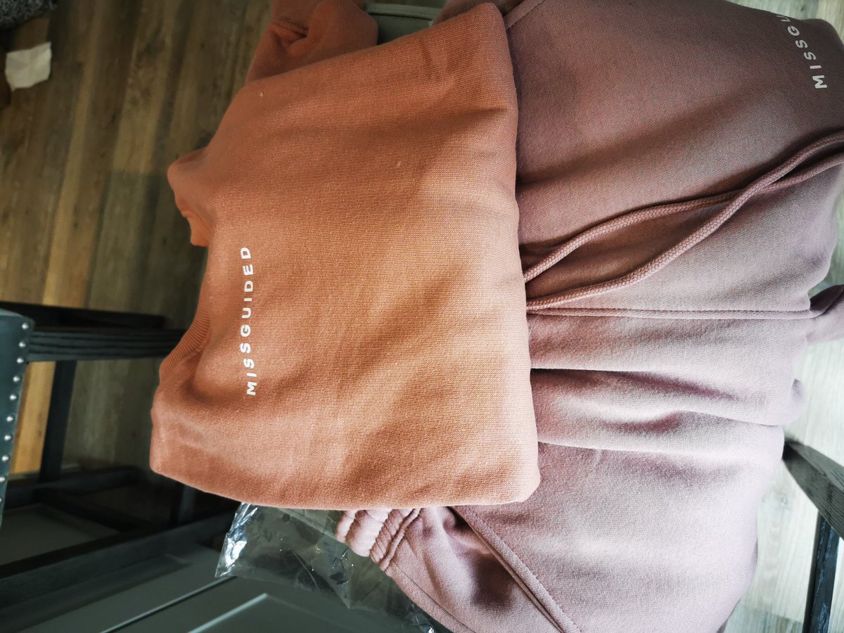 Hannahapples's tweet photo. @ASOS @Missguided are these supposed to match in colour? advertised as a mauve co-ord https://t.co/DuW7n7wekR