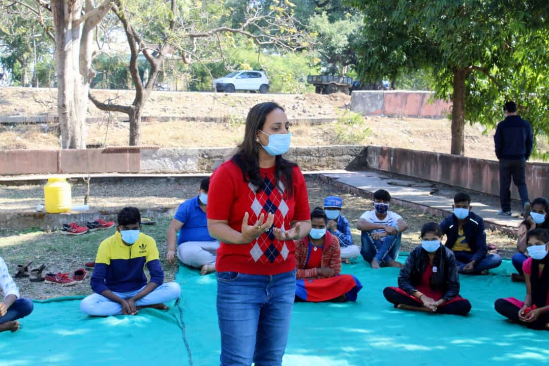 TweetsVasudha's tweet photo. During these dark times of a #pandemic, it is even harder for us to seek #motivation and maintain #Positivity. Along with @Pankajonmission, we organised a much needed #youth meet-up in Mandu to discuss about some important topics, as these youth are India's next generation! https://t.co/CxAMzP8vz1