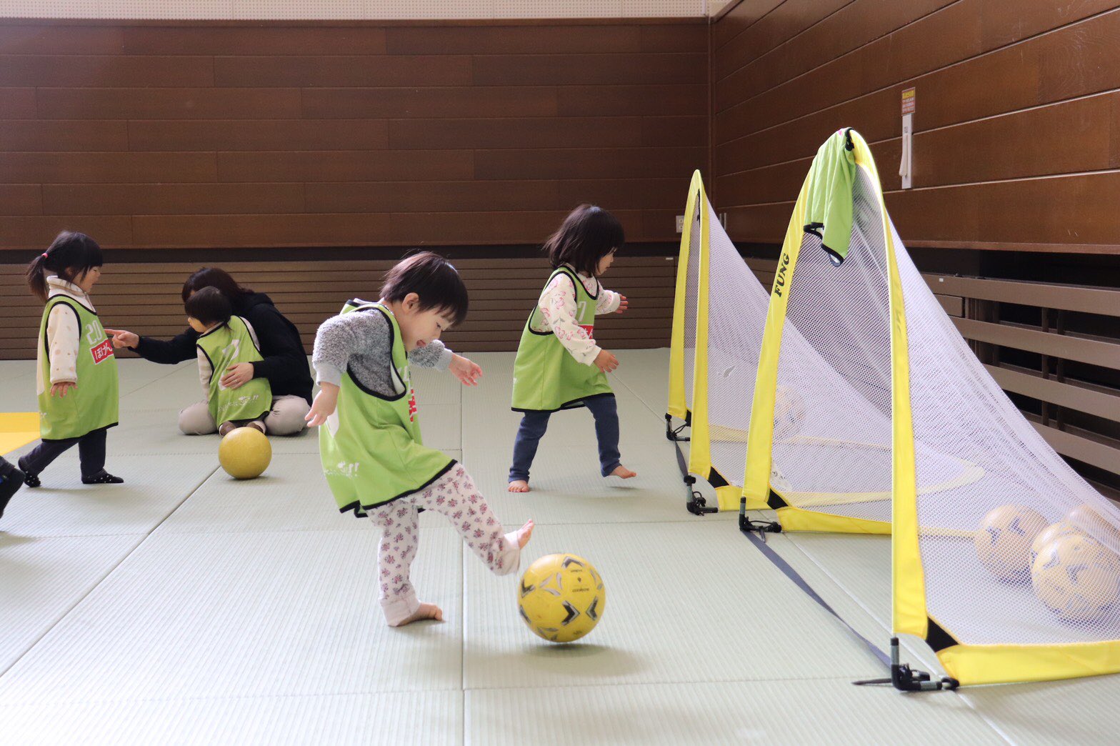 Fc岐阜サッカースクール 高山市幼児体操教室 2 3歳の子を対象に 知育トレーニングやボールを使った遊びをしました 今回で3回目となりみんなの成長がみられとても嬉しかったです これからもたくさん遊んで元気にね また一緒に遊べる日を楽しみ