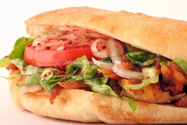 Kifsa_fr's tweet photo. Ajd, on t'emmène chez @BokitPankit, son slogan "Lâche ton grec, paye ton Bokit!" tout un programme! On y va et surtout on oublie pas sa @Kifsa_fr #Sandwich #drinks #Food #bokits #bissap #hibiscus https://t.co/2kT30wEaMh