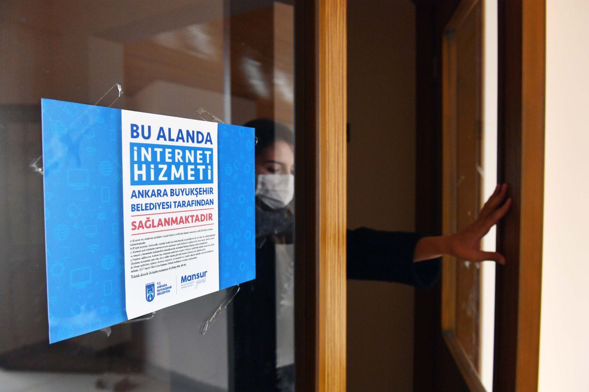 Ankara Büyükşehir Belediyesi, Milli Eğitim Bakanlığı’nın yapamadığını gerçekleştirdi. 914 mahalle ve köye ücretsiz internet sağladı. Başkentimizin ırak köylerinde uzaktan eğitim alan çocuklarımız internete kavuştu.
Halkçı belediyecilik budur.
Yurtseverlik budur.
