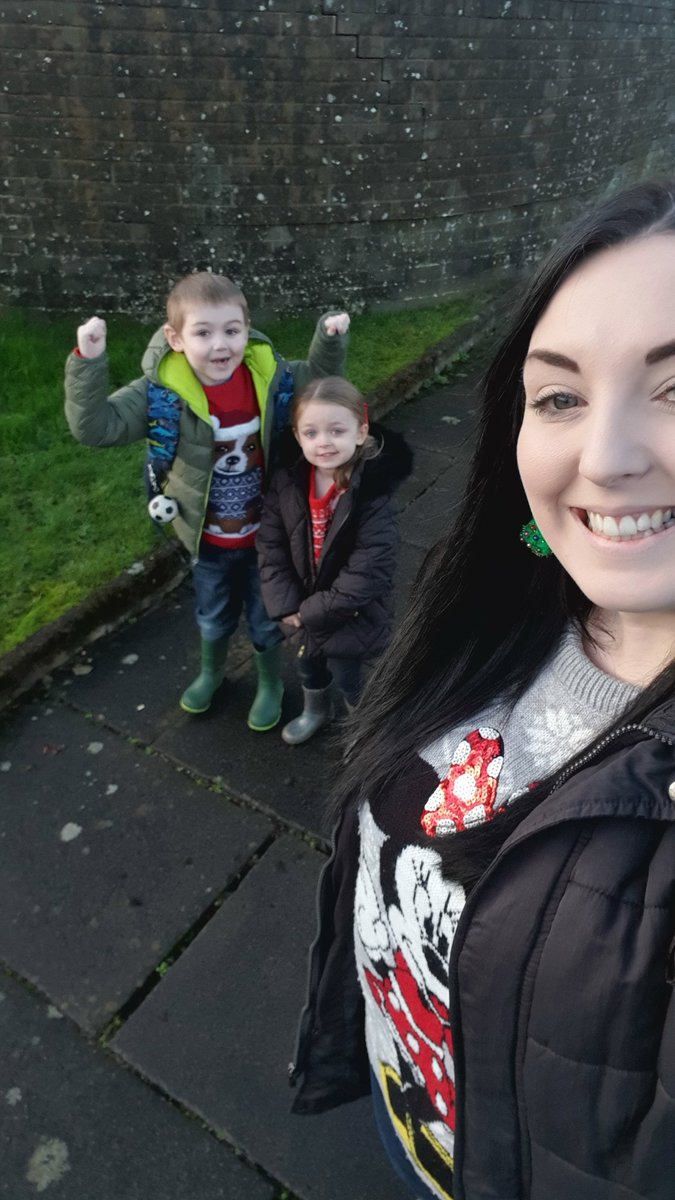 ejmcfarlane88's tweet photo. @LochPrimary @EducationSLC We all had our Christmas jumpers on 🎄 https://t.co/oS9L8LS7LM