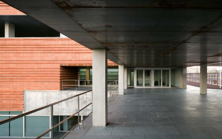 #MiercolesEnLadrillado _
Archivo de Castilla-La Mancha diseñado por Guillermo Vázquez Consuegra.
#Arquitectura #Architecture