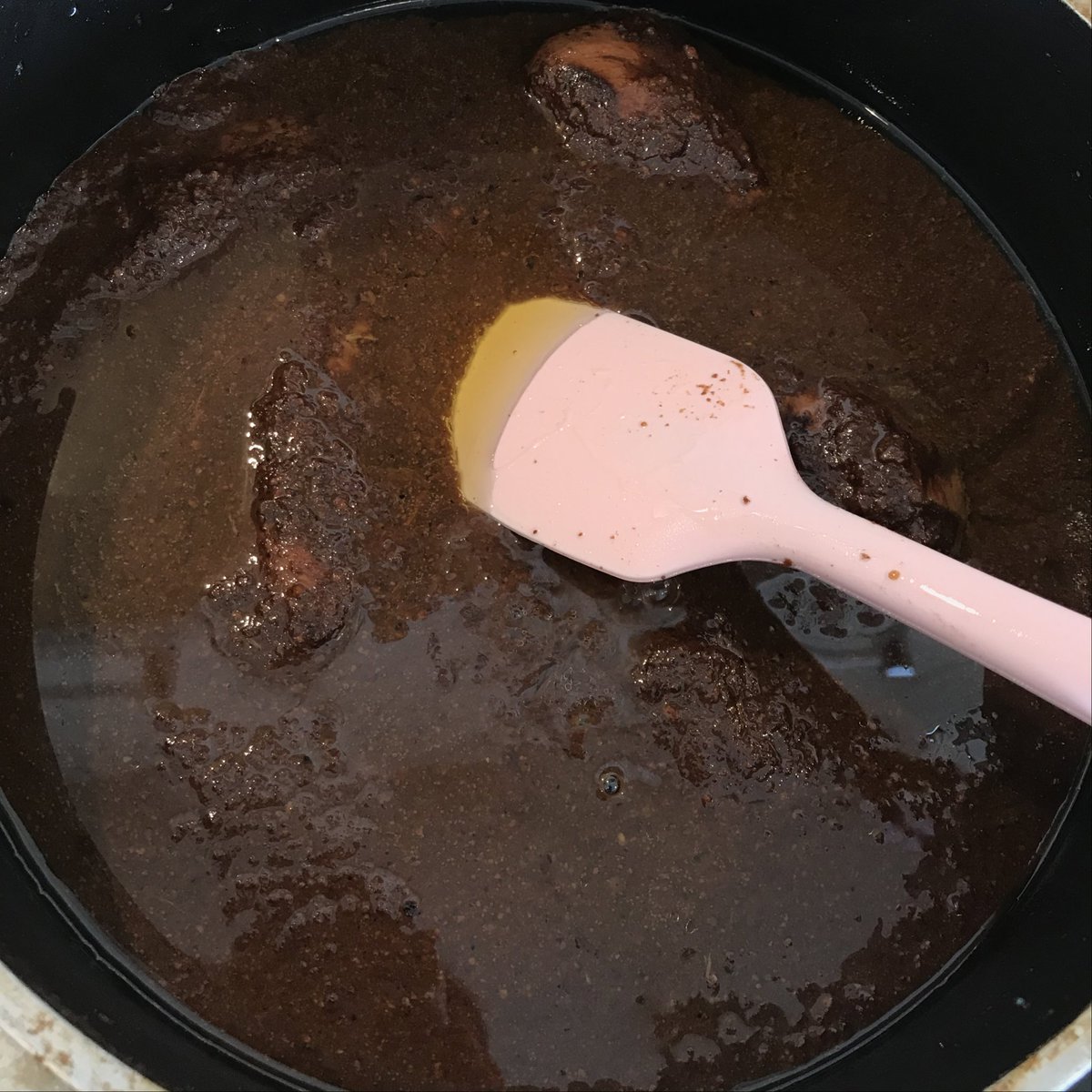 Guilan_Guilan's tweet photo. نام: فسنجان 🤩
محل تولد: گیلان‌جان 🤩

بیشتر از ۱۰ نوع فسنجون تو گیلان درست میشه و یکیشون که اتفاقا خیلیم لذیذه تو کل #ایران بسیار رایج‌ و پرطرفدار شده😋
سنّتی‌ترش اما یکم تیره‌تر، کمی مایل به ترشی و طعم‌دار شده بوسیله رب آلوچه، رب ازگیل و رب انار ترش هست🤗

#گیلان_جان
#فسنجان https://t.co/WlNeyTvEul