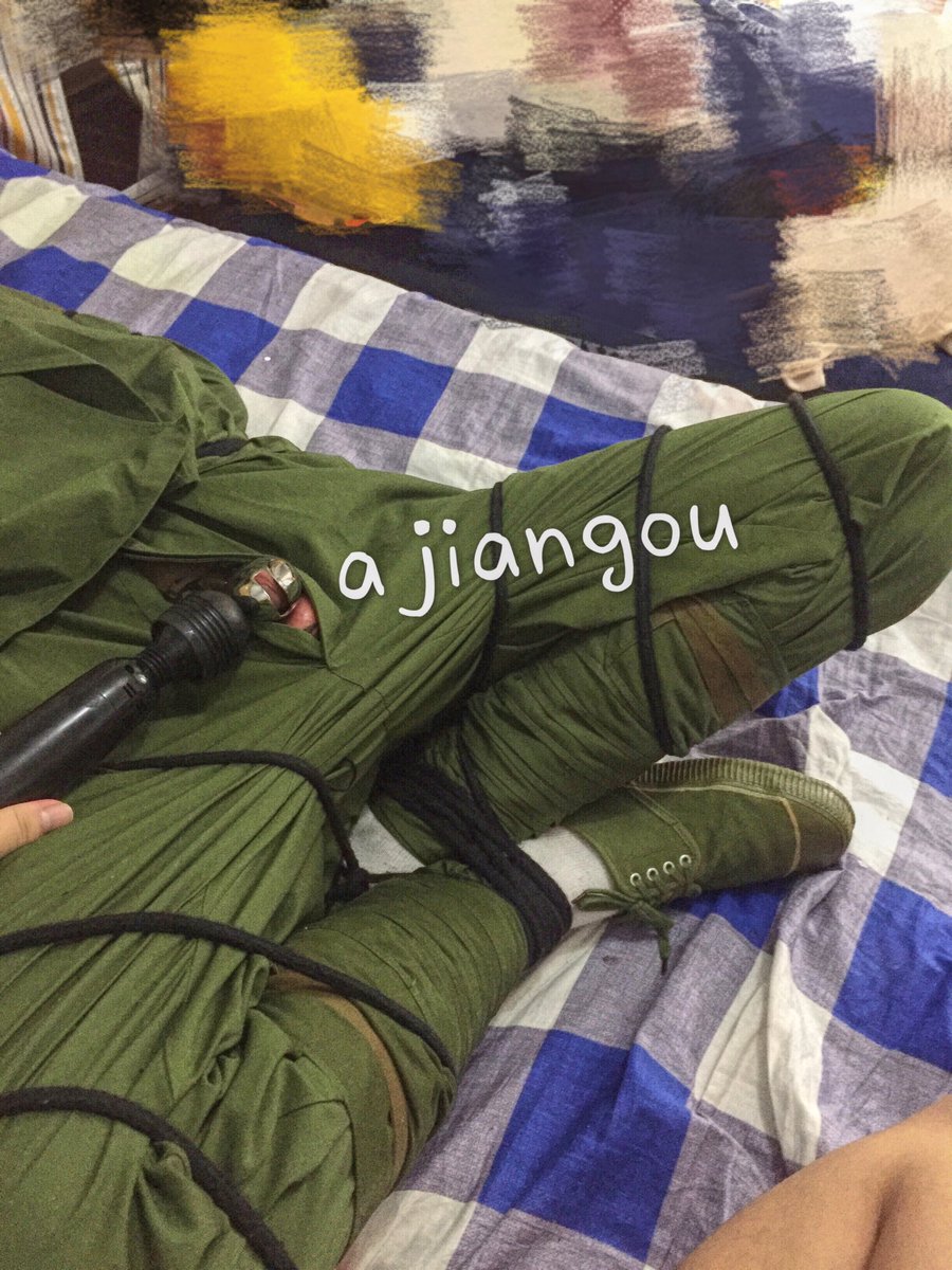 ajiangou's tweet photo. 有啥想法吗？
动弹不得，戴着锁被震
想尝试吊捆的感觉 https://t.co/VgE3zwEGqU