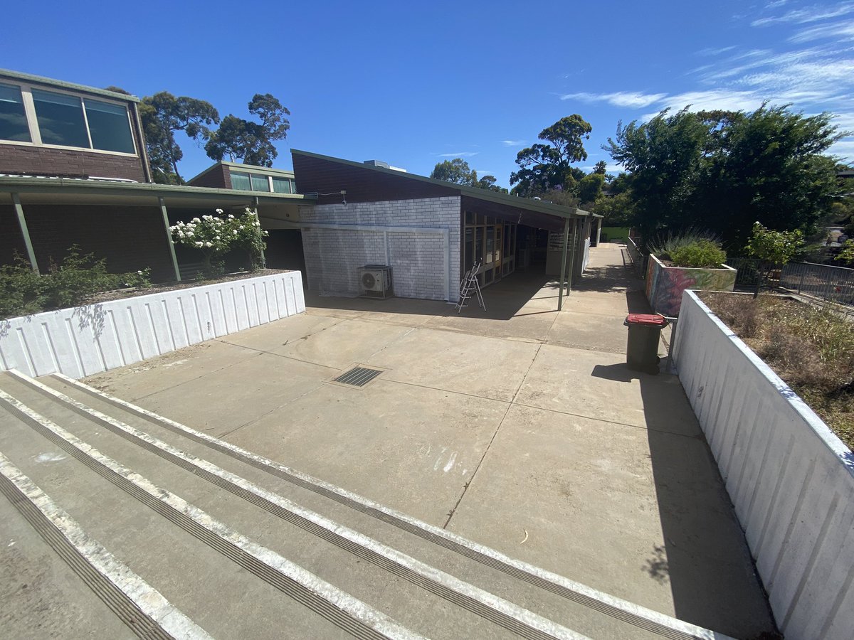 ProjReimaginate's tweet image. Last transformation for 2020 was an ugly, neglected courtyard at the centre of our school. Slowly becoming a space we can be proud to connect in. 

This mural came c/- a talented staff member, pastoral care worker, Pauline. 

#ProjReimaginate