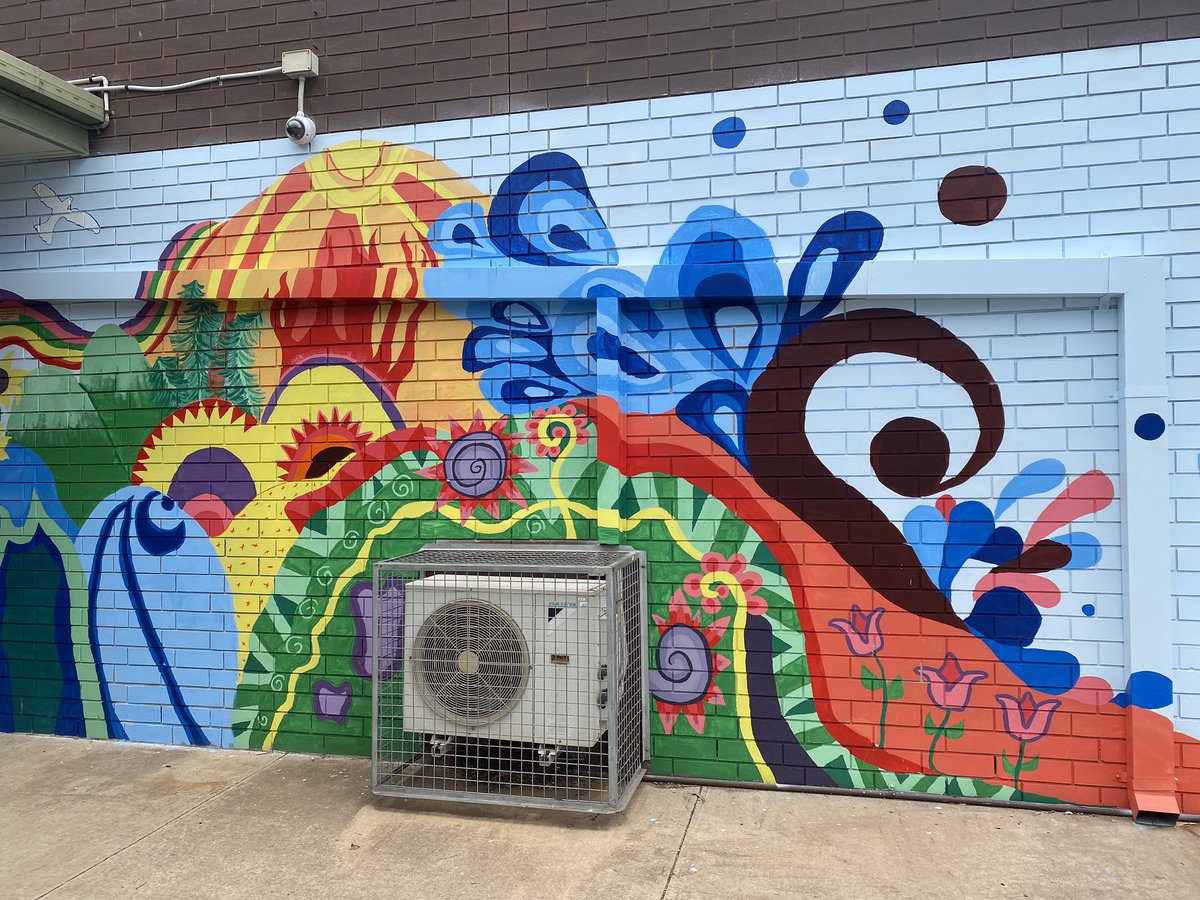 ProjReimaginate's tweet image. Last transformation for 2020 was an ugly, neglected courtyard at the centre of our school. Slowly becoming a space we can be proud to connect in. 

This mural came c/- a talented staff member, pastoral care worker, Pauline. 

#ProjReimaginate