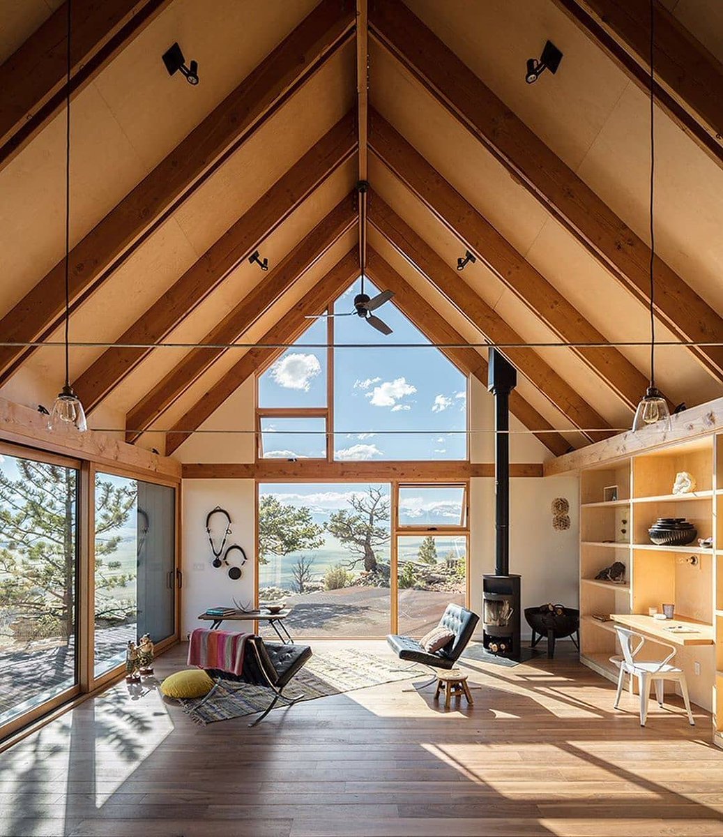 BuildeeePro's tweet photo. You can never go wrong with a great combination of traditional cabin in a modern space. Who's allured? 

Tag someone who will love this design by @reneedelgaudioarchitecture

#PhotoOfTheDay  #modernspace #cabin #HomeDecor https://t.co/KZecYNYOd8