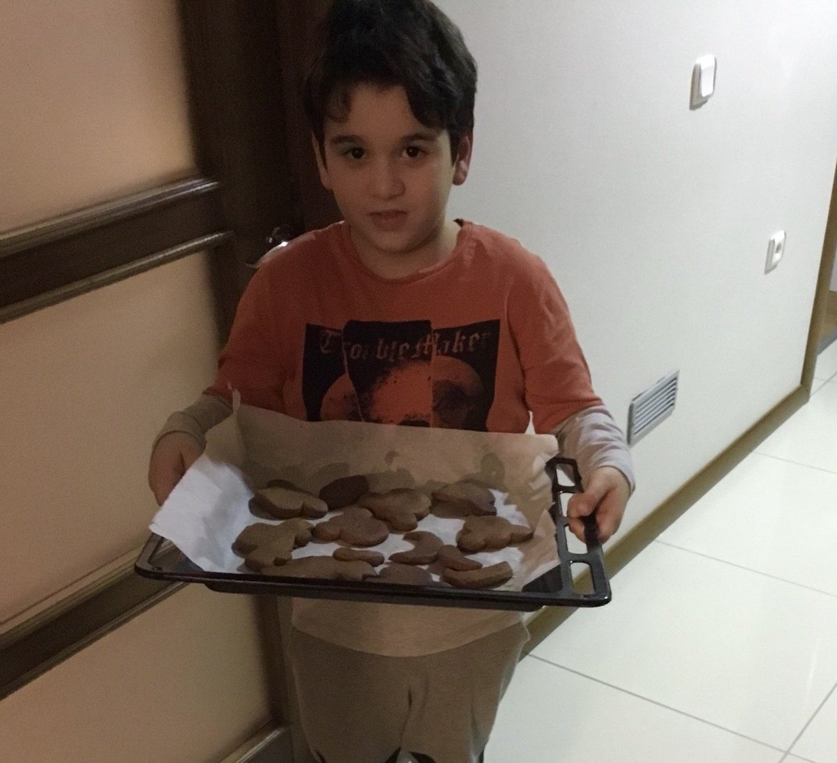 2Ekoloji's tweet photo. Kurabiye kokusu herkese iyi gelir.  Gastronomi konusunu işlerken her bir elden harika kurabiyeler çıkıyor.Ellerinize sağlık çocuklar. 🎄🎁🎆 @AliRizaLule @KvancBarlas @MerveTopcuoglu @TufekVolkan @EsraAkcanBastan @sevdavurhan https://t.co/7JYlrgnxDV