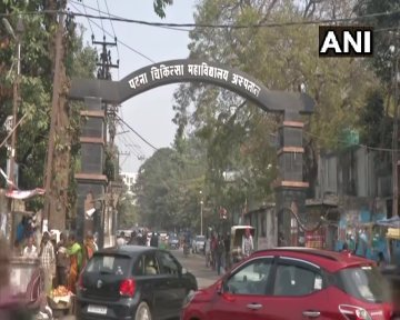 BiharAhead's tweet photo. बिहार: स्टाइपेंड बढ़ाने को लेकर जूनियर डॉक्टरों का अनिश्चितकालीन हड़ताल।जूनियर डॉक्टर एसोशिएसन के अध्यक्ष ने बताया, "2017 में सरकार ने संकल्प निकाला था कि हर 3 साल पर स्टाइपेंड की राशि बढ़ाई जाएगी। जो जनवरी 2020 में होना था अभी तक कोई निर्णय नहीं आया है।"
#BiharHealthDept #Bihar https://t.co/r5oJuA9BSj