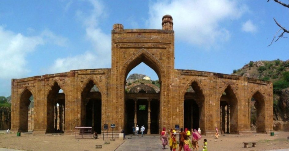 Do you know Dhai Din Ka Jhonpra was a "Sanskrit College"??Raja Vishal Dev was 4th King of Chuhan ruler. He was also known as Vigrah Raj IV.He was a fierce warrior,an artist made his portrait as demon warrior because of his killing spirit.