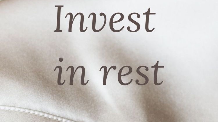 People who don’t get enough sleep are more likely to have bigger appetites due to the fact that their leptin levels (leptin is an appetite-regulating hormone) fall, promoting appetite increase. #SleepMore #SleepyTwt 😪