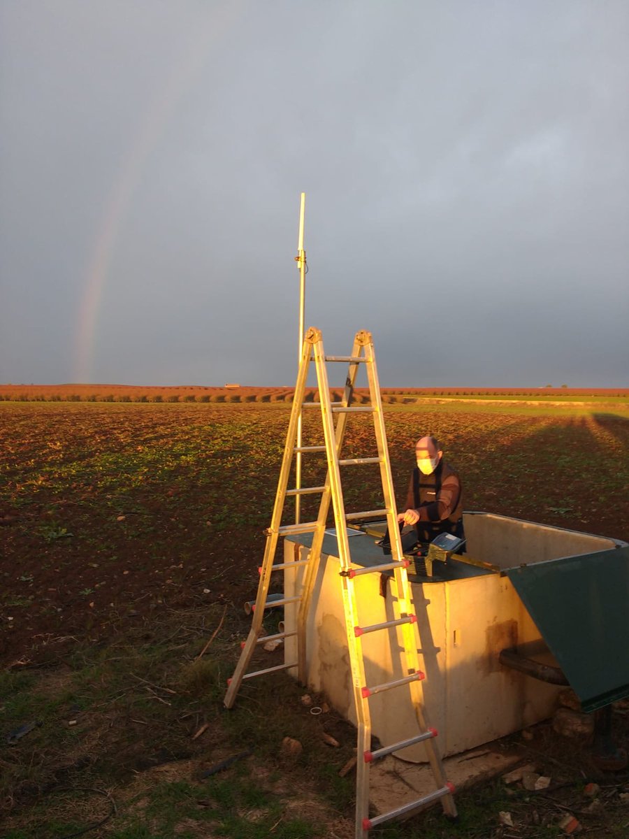 HidrocontaSA's tweet photo. 📸La salidas de nuestro #ServicioTécnico a campo a veces van de la mano de estampas impresionantes. 👀
En las llanuras de #Extremadura hasta el🌈 arcoíris les acompaña. 

Actuación en #ComunidadDeRegantes de #Montijo, 550 hectáreas digitalizadas. 53 usuarios beneficiados. https://t.co/MlP3b1yHaw