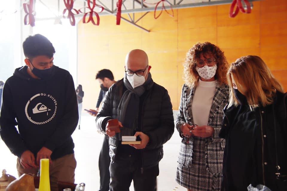 🛍️L’IES Clara Campoamor celebra amb èxit Clara Campoamor el tradicional Mercat Solidari de Nadal.

👩‍💻L’esdeveniment ha sigut organitzat per l’alumnat de primer curs del cicle de grau mitjà d’activitats comercials de l’institut de secundària amb la col·laboració de l’Ajuntament.