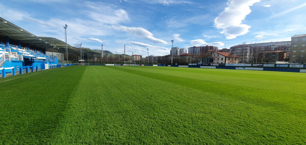 Egunon a todos!!. Este es el estado de nuestro campo!!, una alfombra esperando reanudar la liga y seguir encontando nuestra mejor version !
FELICES FIESTAS A TODOS