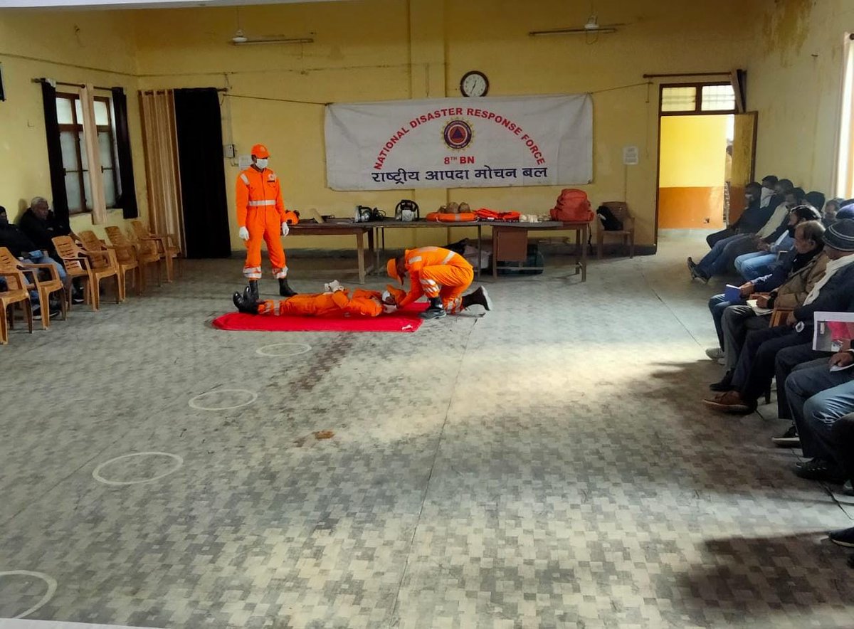 08NDRF's tweet image. Famex cum Community awareness program conducted at Tahsil parisar Aonla, district Bareilly (UP) 
#NDRF4U
#aapdasevasadaiv
#CommunityAwarenessProgram