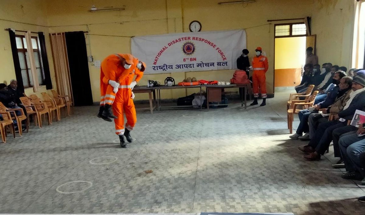 08NDRF's tweet image. Famex cum Community awareness program conducted at Tahsil parisar Aonla, district Bareilly (UP) 
#NDRF4U
#aapdasevasadaiv
#CommunityAwarenessProgram